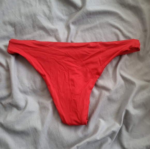 The Kenzie Bottom / Red / Large - Picture 6 of 9